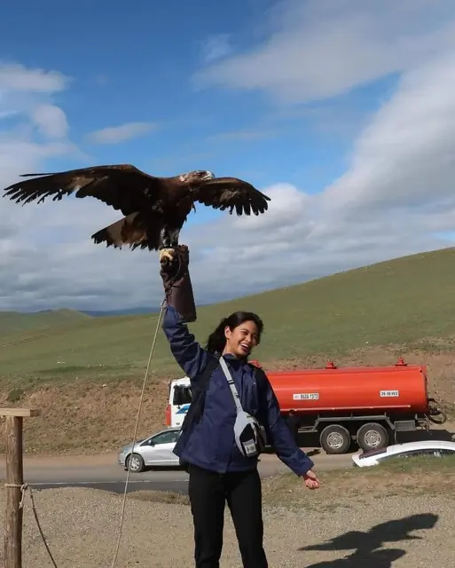 Mirjan holding a golden eagle on her arm